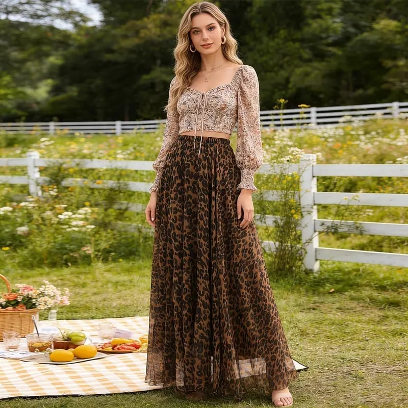 Leopard Maxi Skirt with a Floral Crop Top and Flat Sandals Leopard Maxi Skirt with a Floral Crop Top and Flat Sandals — Trendy Leopard Skirt Outfit