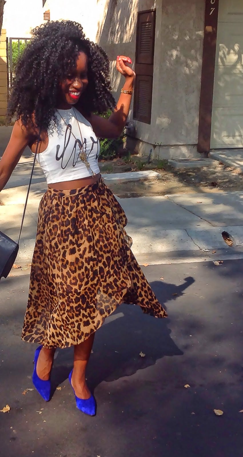 Leopard Midi Skirt with a White Crop Top and Blue Heels Leopard Midi Skirt with a White Crop Top and Blue Heels — Trendy Leopard Skirt Outfit