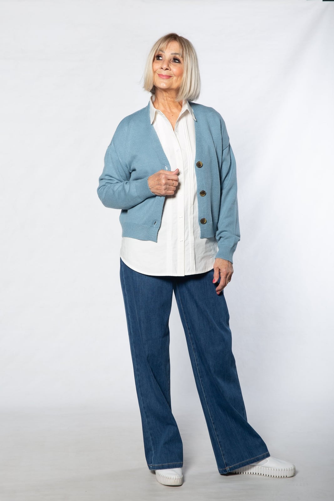 Light Blue Knit Cardigan with Wide-Leg Jeans Light Blue Knit Cardigan with Wide-Leg Jeans — Trendy Light Blue Outfits