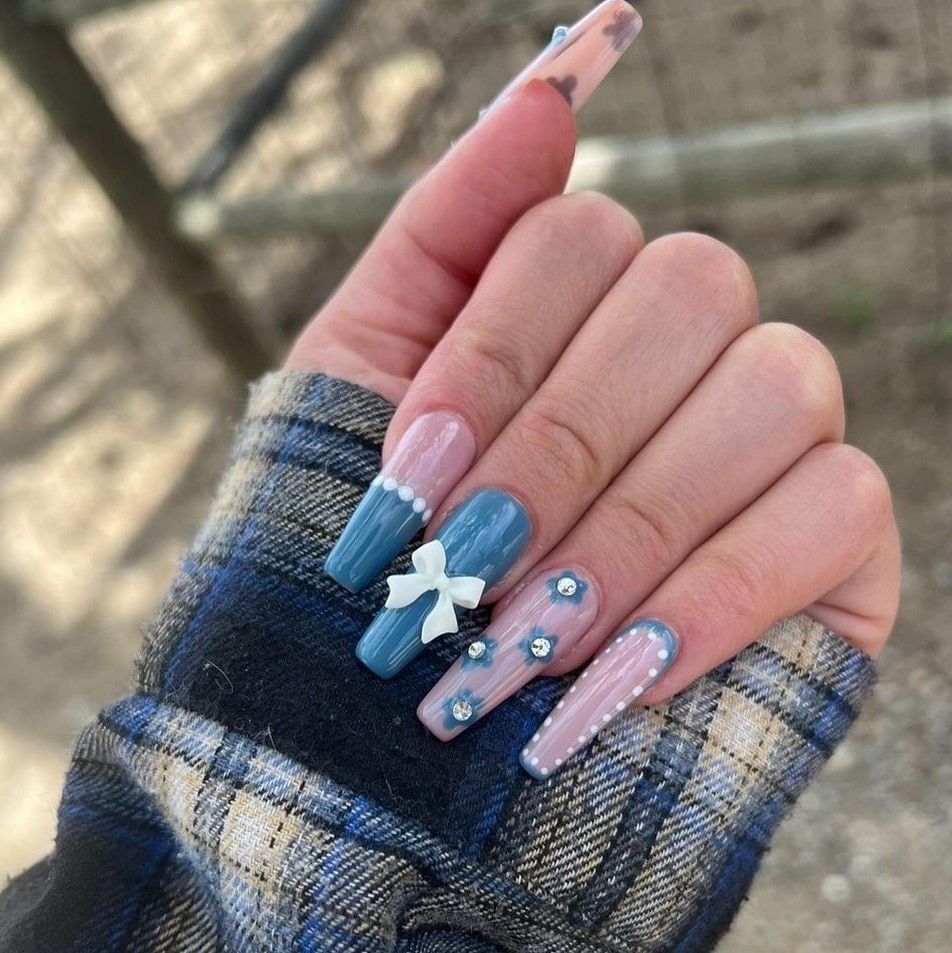 Blue Pink 3D Bow Coffin Nails, Close-Up Take Blue Pink 3D Bow Coffin Nails, Close-Up Take — Trendy Long Nails