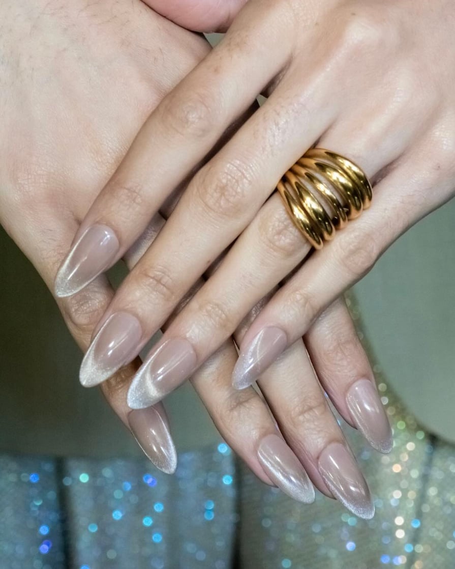 Subtle Silver Cat-Eye Almond Nails Subtle Silver Cat-Eye Almond Nails — Trendy Long Nails