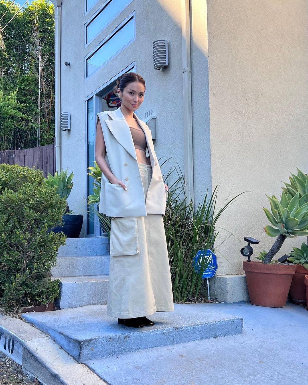 Cream Vest And Trousers With Brown Cropped Top Cream Vest And Trousers With Brown Cropped Top — Trendy Los Angeles Outfits