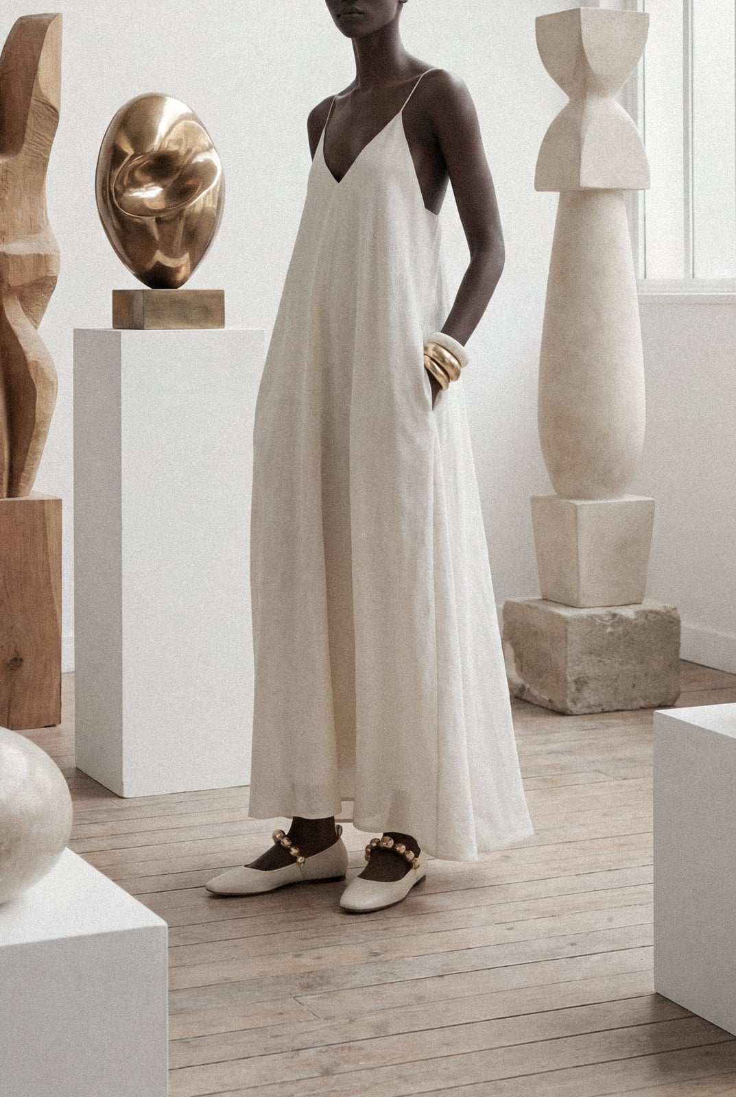 Off-White Linen Sleeveless Maxi Dress With Embellished Flats Off-White Linen Sleeveless Maxi Dress With Embellished Flats — Trendy Luxury Outfits