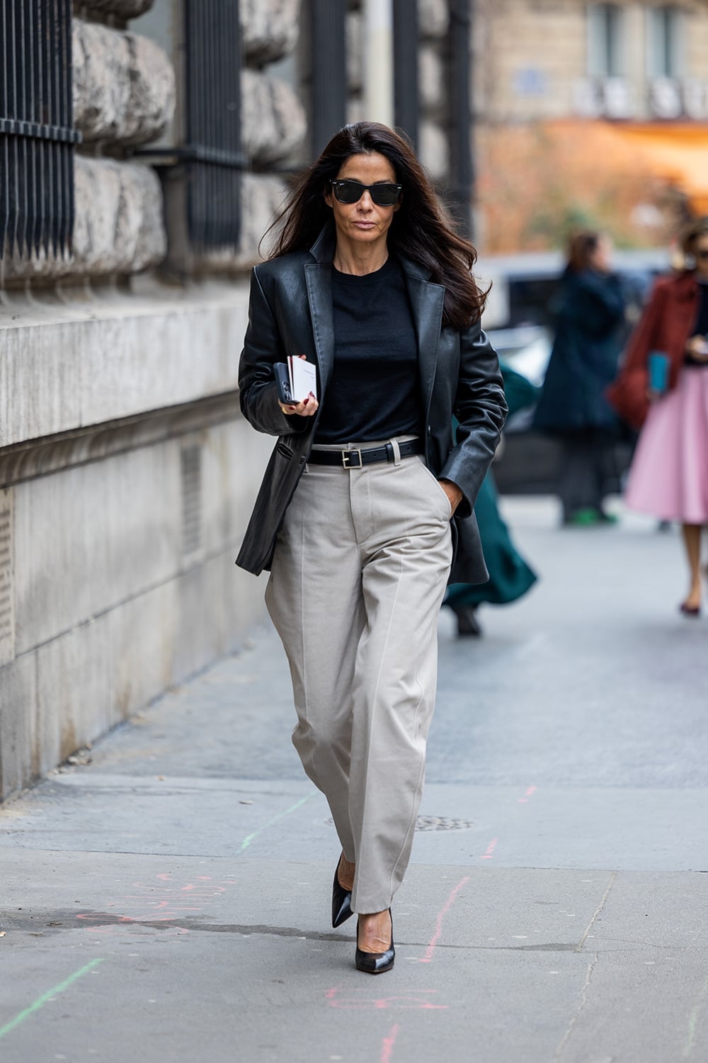 Black Leather Blazer With Beige Trousers For Business Casual Black Leather Blazer With Beige Trousers For Business Casual — Trendy Luxury Outfits