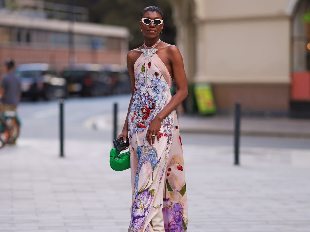 Flowy Halter Neck Floral Maxi Dress — Trendy Maxi Dresses Outfit