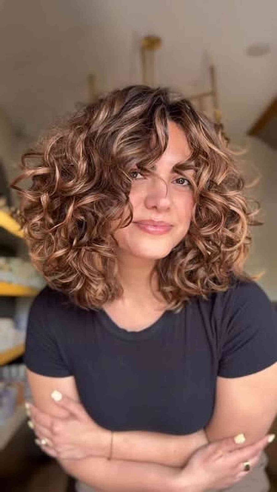 Layered Bob With Honey Highlights And Curtain Bangs Layered Bob With Honey Highlights And Curtain Bangs — Trendy Medium Curly Hair