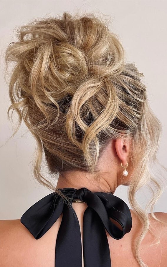 Blonde Messy Bun With Textured Strands — Trendy Messy Bun Updo