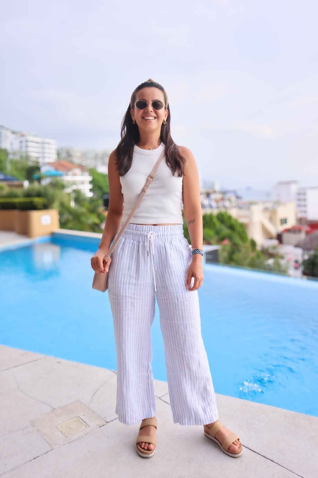 White Cropped Tank with Striped Linen Pants, Close-Up Take White Cropped Tank with Striped Linen Pants, Close-Up Take — Trendy Mexico Outfits