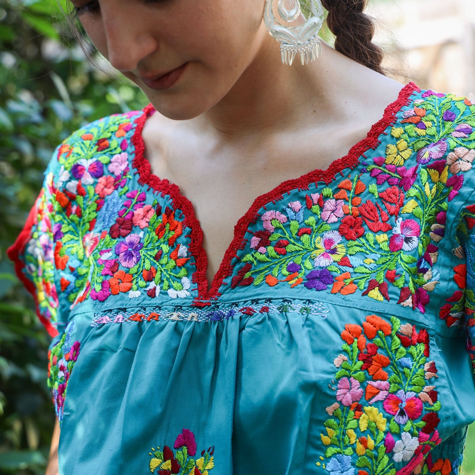 Teal Cotton Top with Vibrant Floral Embroidery, Close-Up Take Teal Cotton Top with Vibrant Floral Embroidery, Close-Up Take — Trendy Mexico Outfits