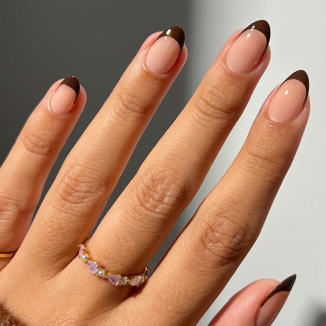 Short Almond Pink With Deep Brown French Tips Short Almond Pink With Deep Brown French Tips — Trendy Minimal Nails