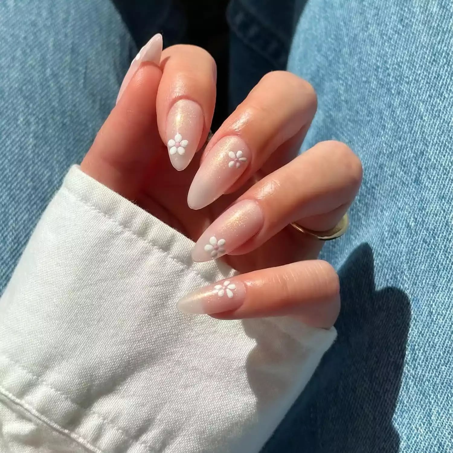 Medium Almond Milky Pink With White Flowers Medium Almond Milky Pink With White Flowers — Trendy Minimal Nails