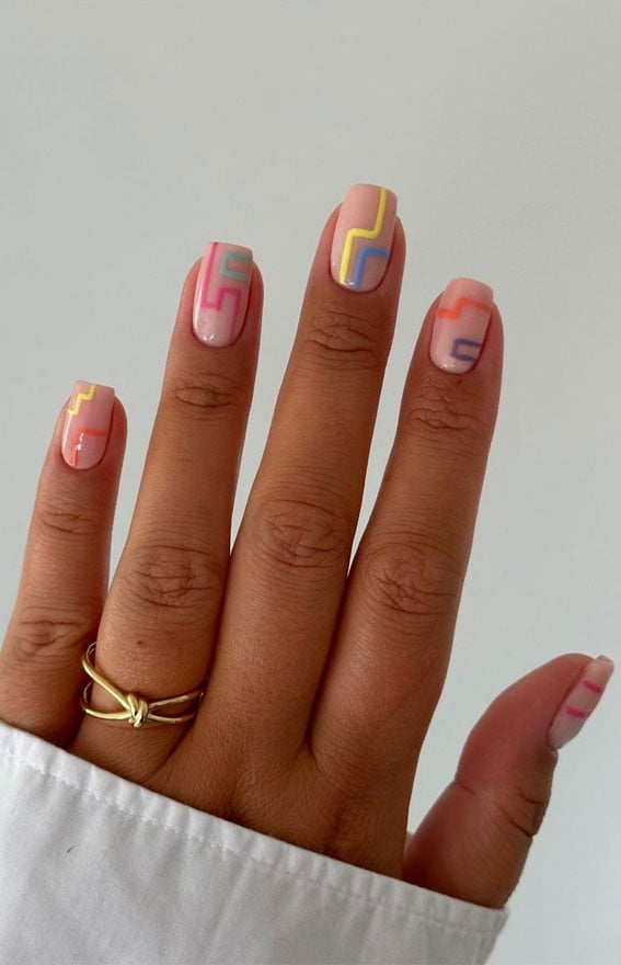 Short Soft Square Nude With Geometric Lines Short Soft Square Nude With Geometric Lines — Trendy Minimal Nails