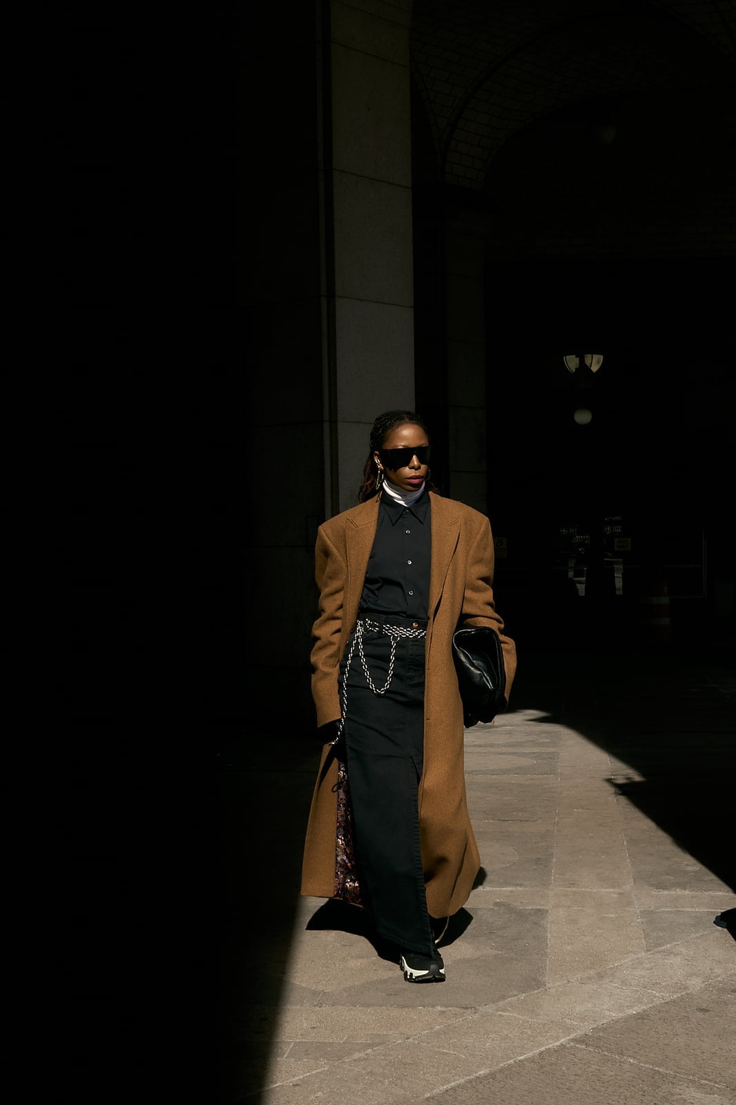 Black Turtleneck and Trousers Under Oversized Camel Coat Black Turtleneck and Trousers Under Oversized Camel Coat — Trendy Minimalist Outfits