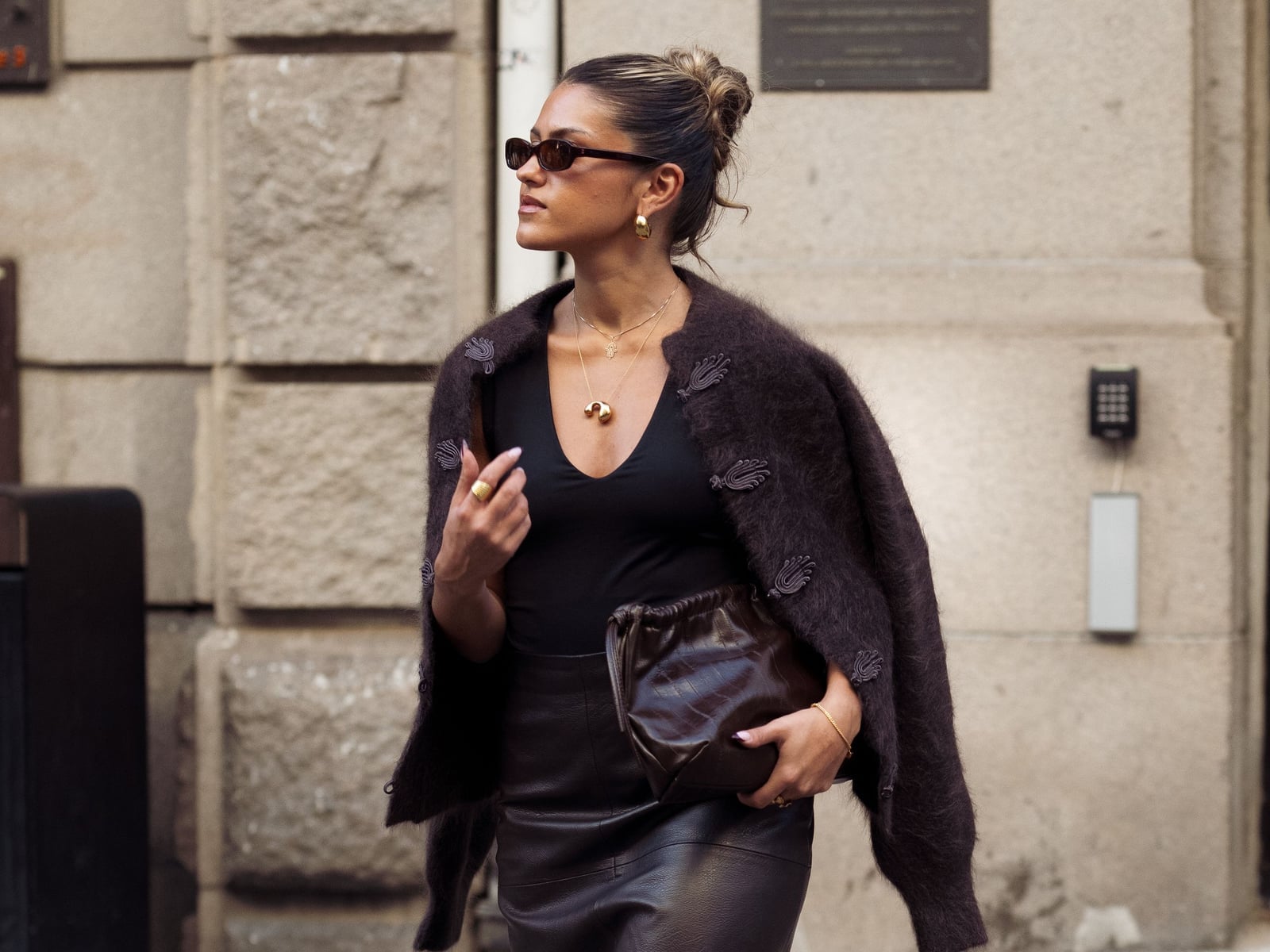 Textured Dark Brown Cardigan with Black V-Neck Top and Faux Leather Textured Dark Brown Cardigan with Black V-Neck Top and Faux Leather — Trendy Minimalist Outfits