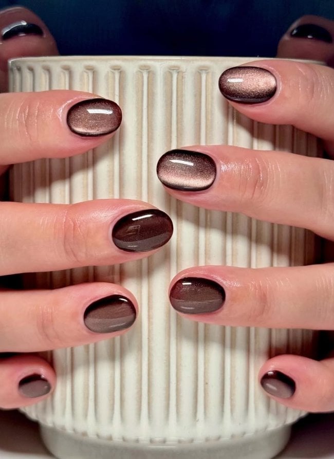 Short Oval Cat-Eye Mocha Nails — Trendy Mocha Nails