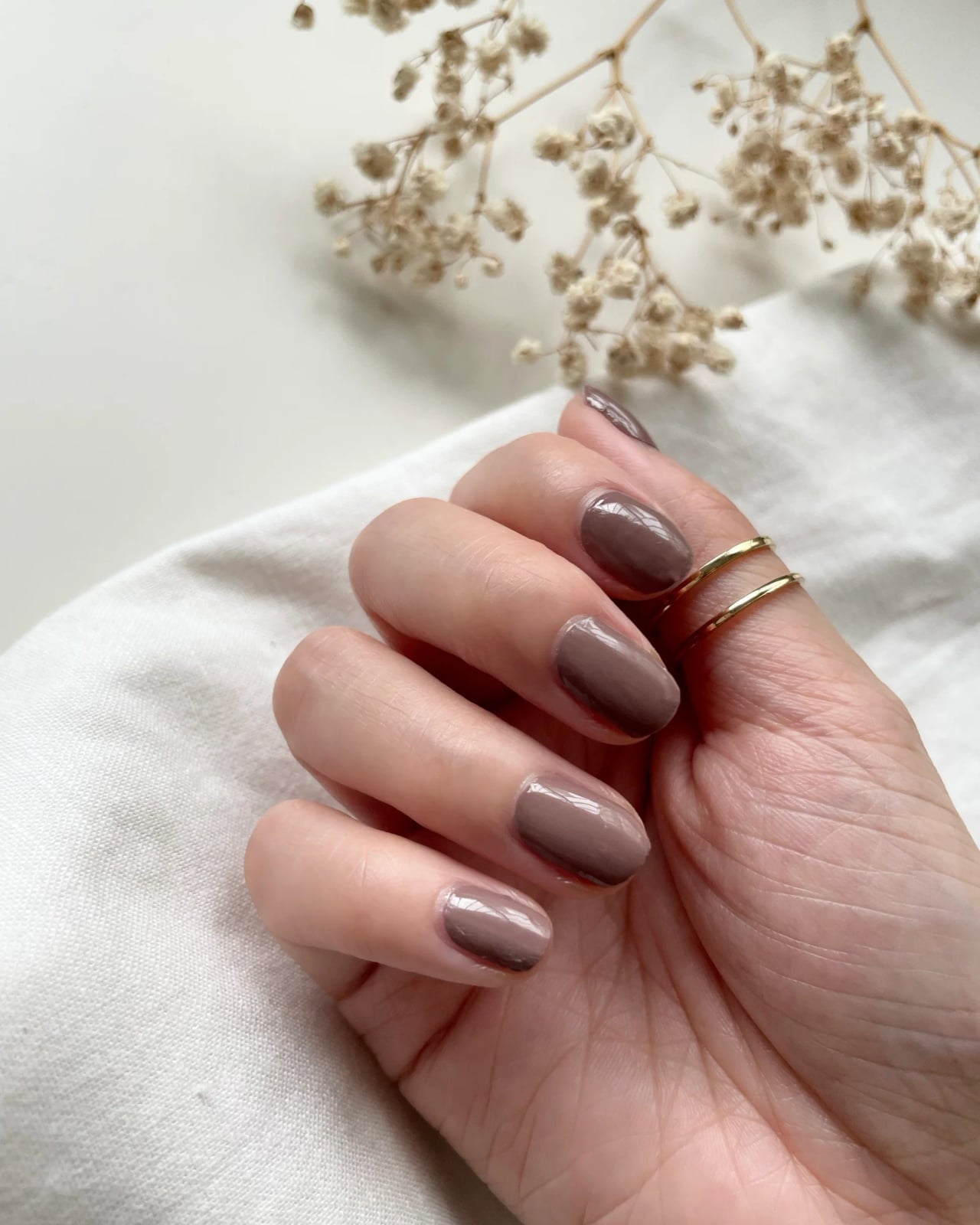 Medium Soft Square Muted Brown-Gray Glossy Nails — Trendy Mocha Nails