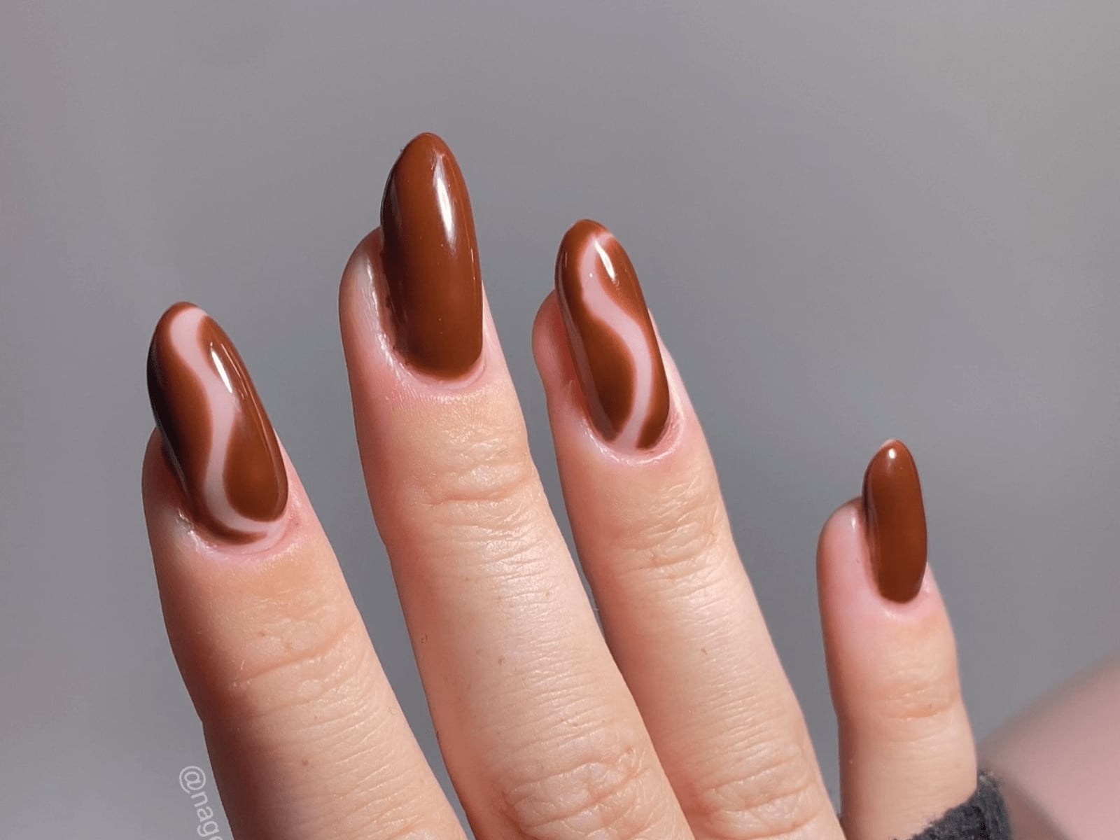 Medium Almond Brown and Pinkish-Brown Swirls — Trendy Mocha Nails
