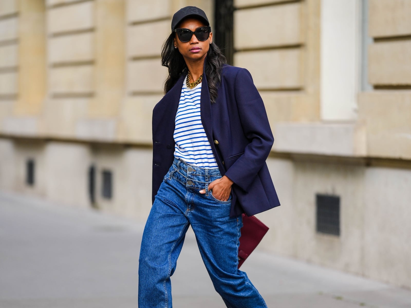 Medium Wash Mom Jeans with a Navy Blazer Medium Wash Mom Jeans with a Navy Blazer — Trendy Mom Jeans Outfits