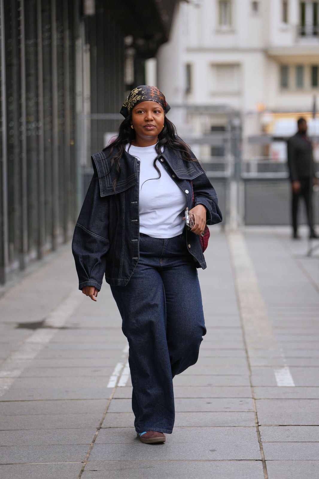 Dark Wash Wide Leg Jeans with an Oversized Denim Jacket Dark Wash Wide Leg Jeans with an Oversized Denim Jacket — Trendy Mom Jeans Outfits
