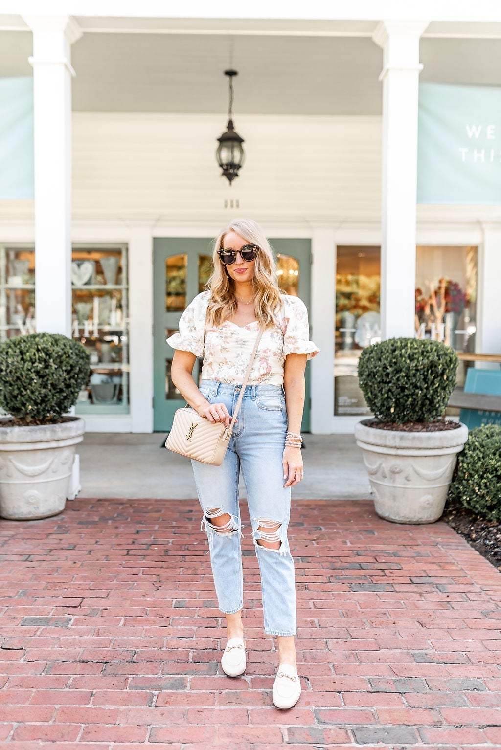 Distressed Mom Jeans with a Floral Puff-Sleeve Top Distressed Mom Jeans with a Floral Puff-Sleeve Top — Trendy Mom Jeans Outfits