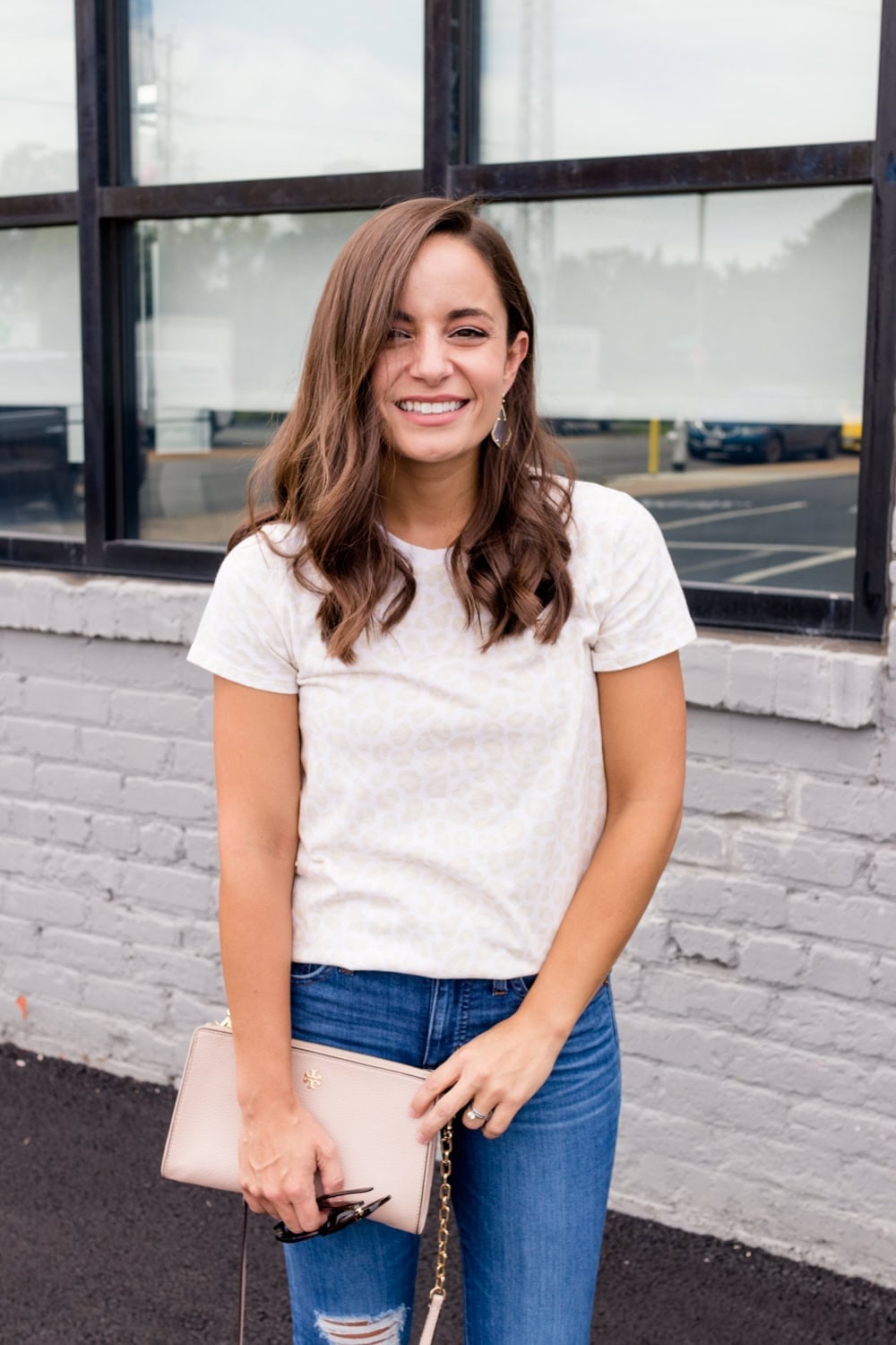 Distressed Straight Leg Jeans with a White T-Shirt Distressed Straight Leg Jeans with a White T-Shirt — Trendy Mom Jeans Outfits