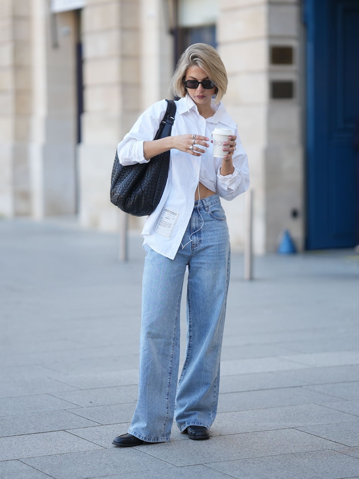 Wide Leg Mom Jeans with an Oversized White Shirt Wide Leg Mom Jeans with an Oversized White Shirt — Trendy Mom Jeans Outfits
