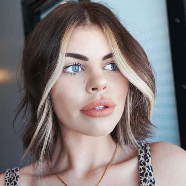 Chin Length Bob With Blonde Money Piece Chin Length Bob With Blonde Money Piece — Trendy Money Piece Hair