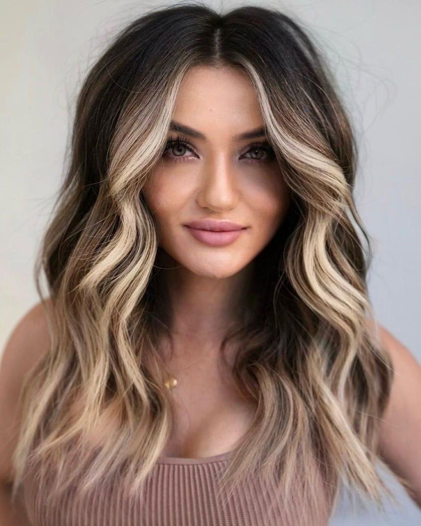 Mid-Back Length With Dark Brown Base and Blonde Money Piece Mid-Back Length With Dark Brown Base and Blonde Money Piece — Trendy Money Piece Hair