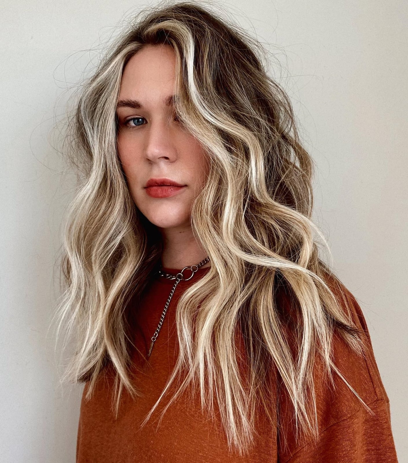 Mid-Back Dark Brown With Face-Framing Blonde Pieces Mid-Back Dark Brown With Face-Framing Blonde Pieces — Trendy Money Piece Hair