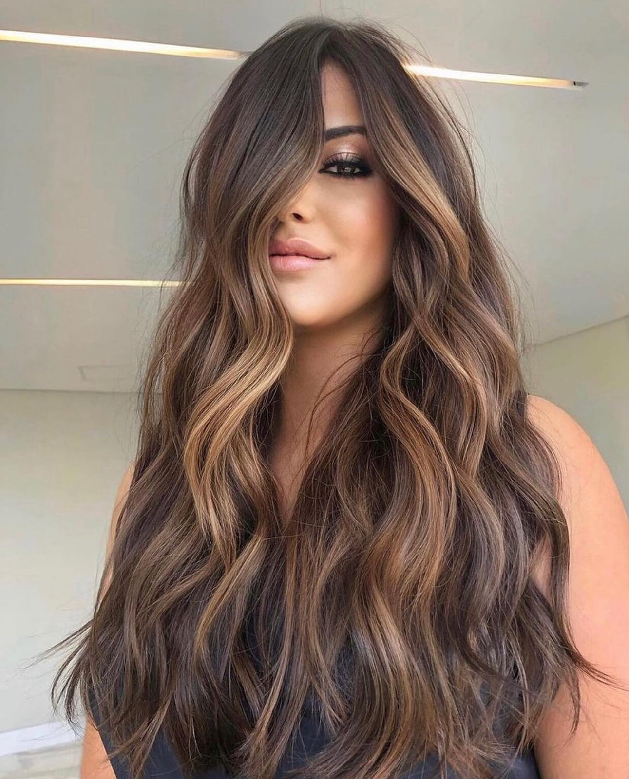 Mid-Back Wavy Hair With Dark Brown Base and Money, Everyday Version Mid-Back Wavy Hair With Dark Brown Base and Money, Everyday Version — Trendy Money Piece Hair