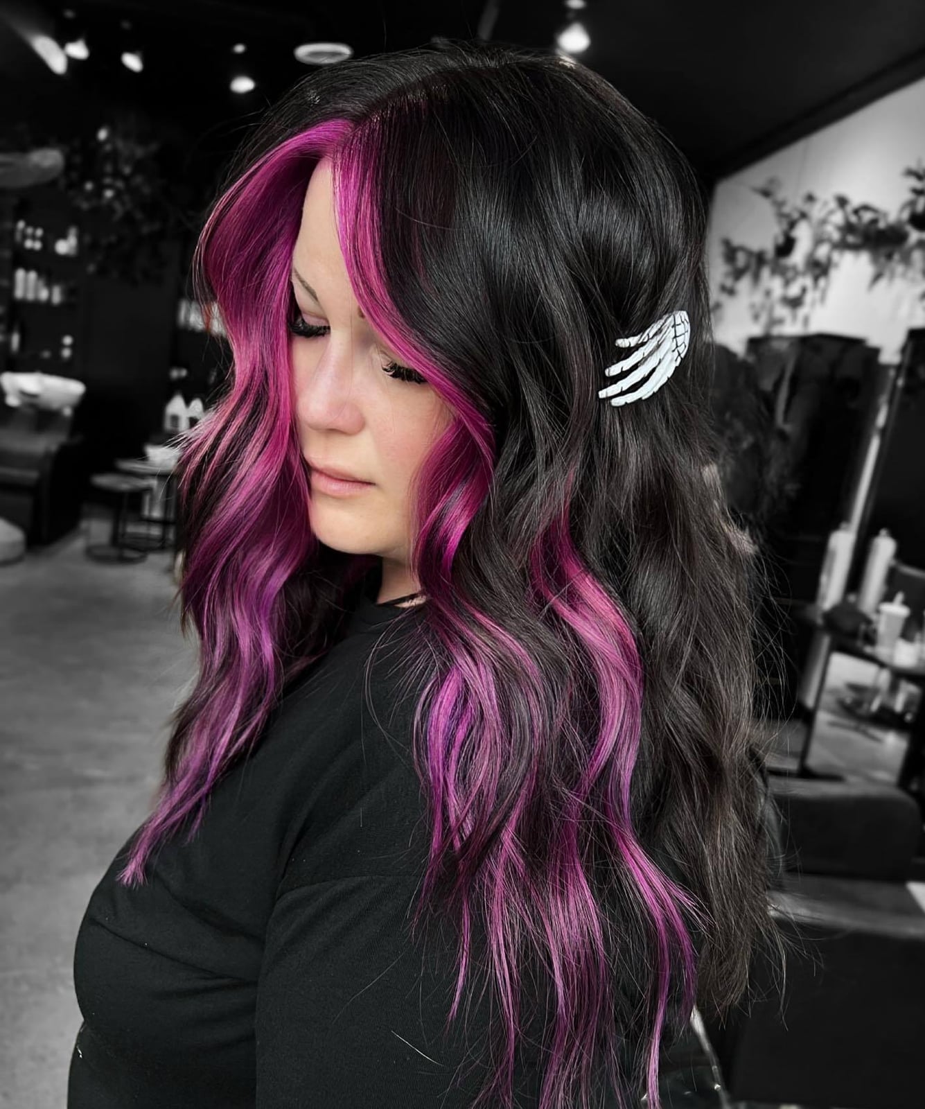 Mid-Back Dark Brown With Vibrant Pink Money Piece Mid-Back Dark Brown With Vibrant Pink Money Piece — Trendy Money Piece Hair