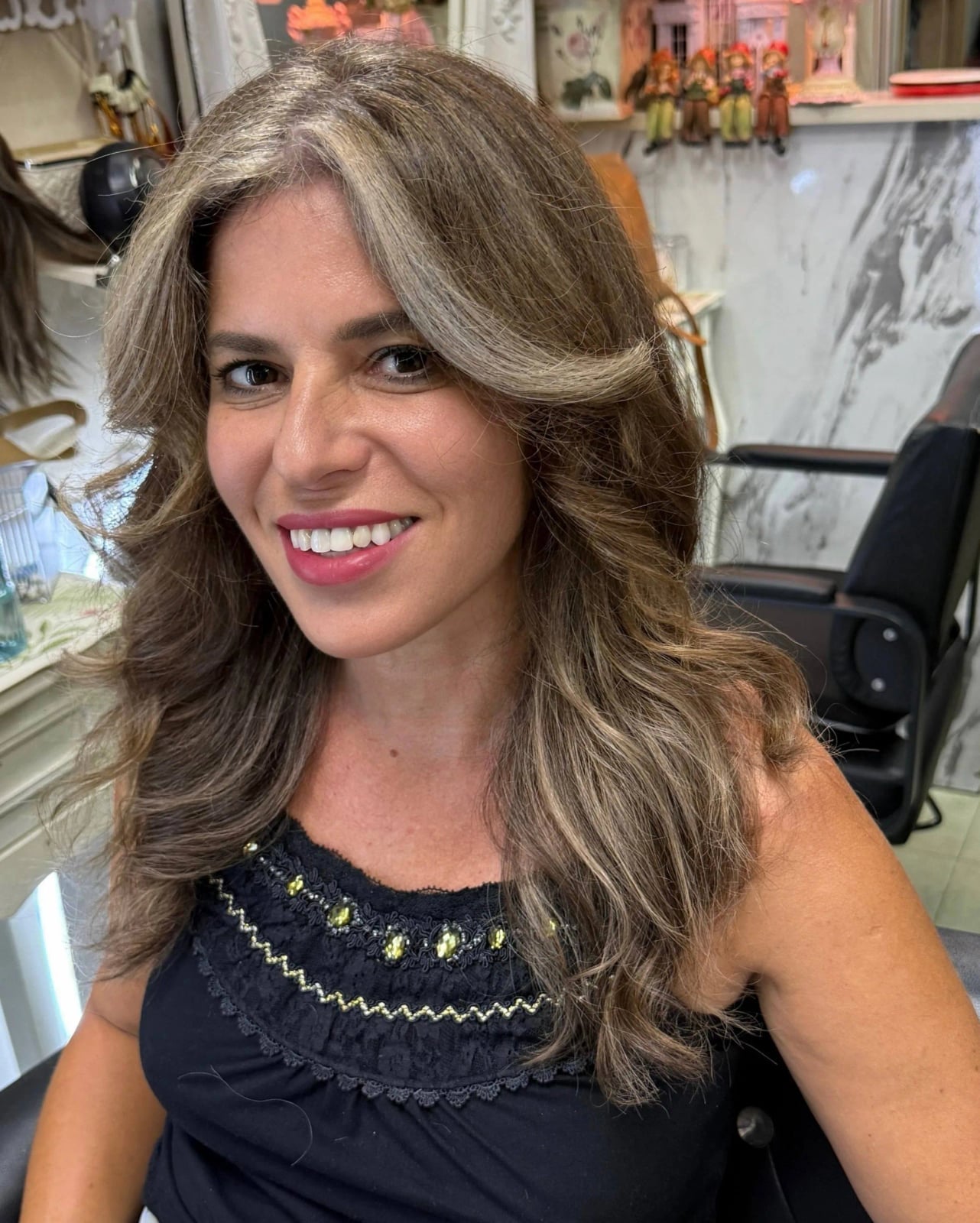 Mid-Back Gray Base With Blonde Balayage and Money Piece Mid-Back Gray Base With Blonde Balayage and Money Piece — Trendy Money Piece Hair