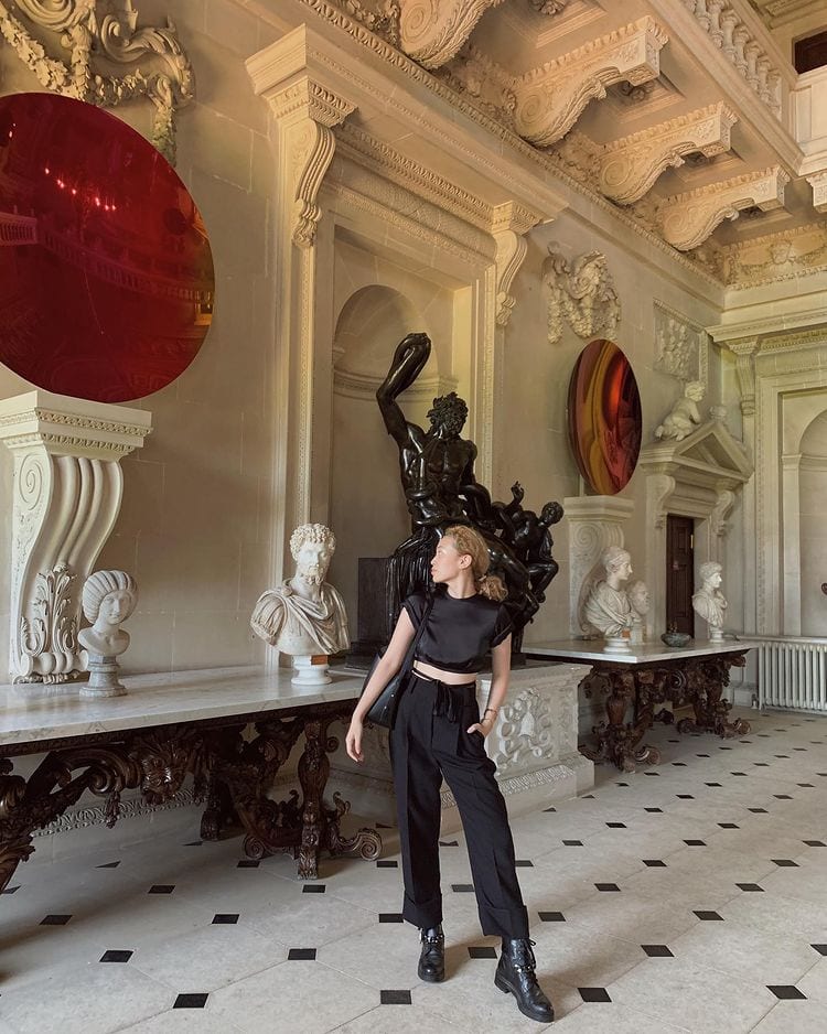 Cropped Top With High-Waisted Trousers Cropped Top With High-Waisted Trousers — Trendy Museum Outfits