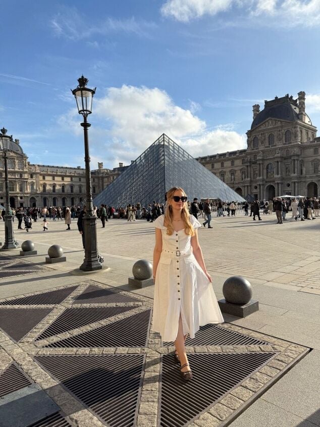 Button-Up Midi Dress With Gold Belt Button-Up Midi Dress With Gold Belt — Trendy Museum Outfits