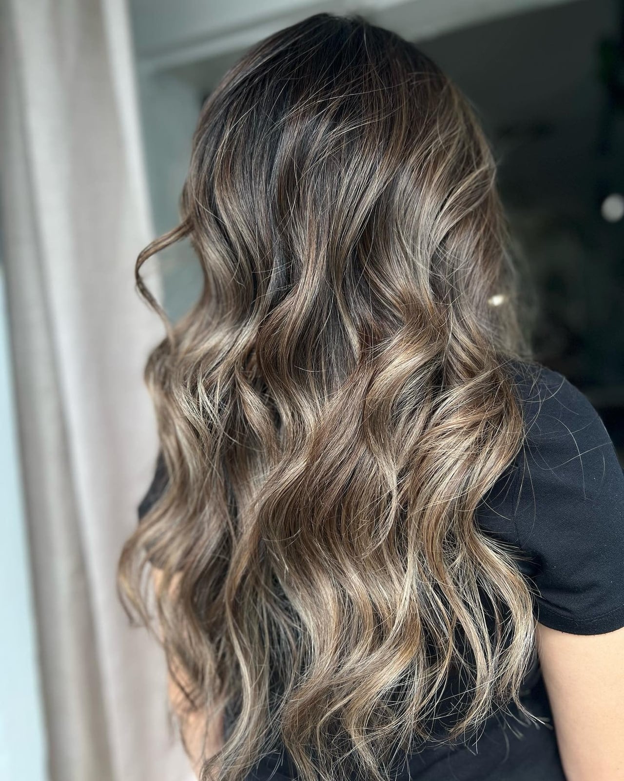 Collarbone Mushroom Brown With Curtain Bangs Collarbone Mushroom Brown With Curtain Bangs — Trendy Mushroom Brown Hair Color