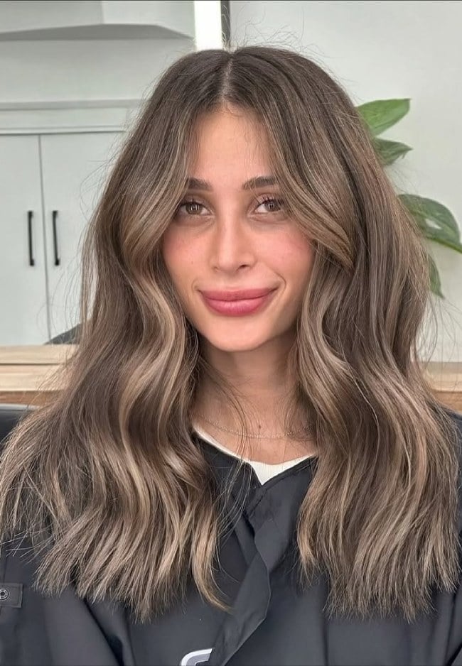 Collarbone Mushroom Brown With Ash Blonde Balayage Collarbone Mushroom Brown With Ash Blonde Balayage — Trendy Mushroom Brown Hair Color