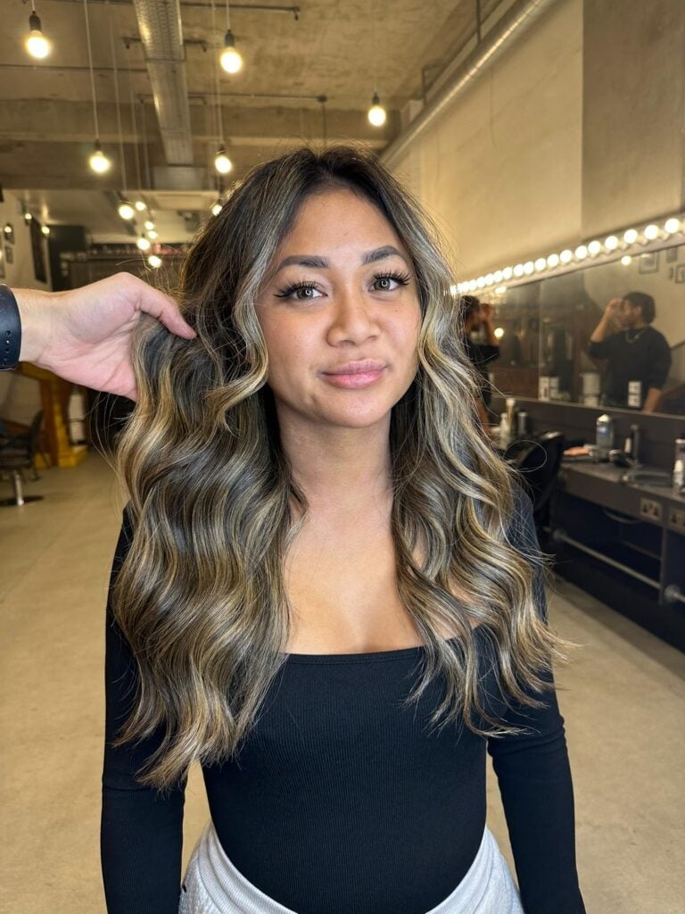 Mid-Back Mushroom Brown With Curtain Bangs And Root Shadow Mid-Back Mushroom Brown With Curtain Bangs And Root Shadow — Trendy Mushroom Brown Hair Color