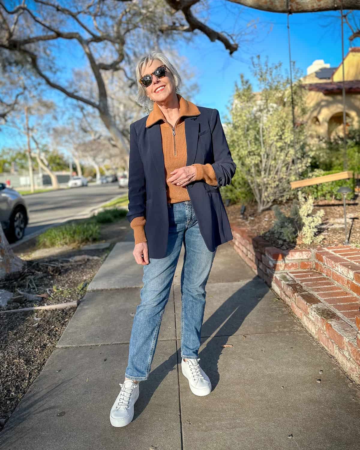 Casual Navy Blazer With Knit Sweater And Jeans — Trendy Navy Blue Outfits