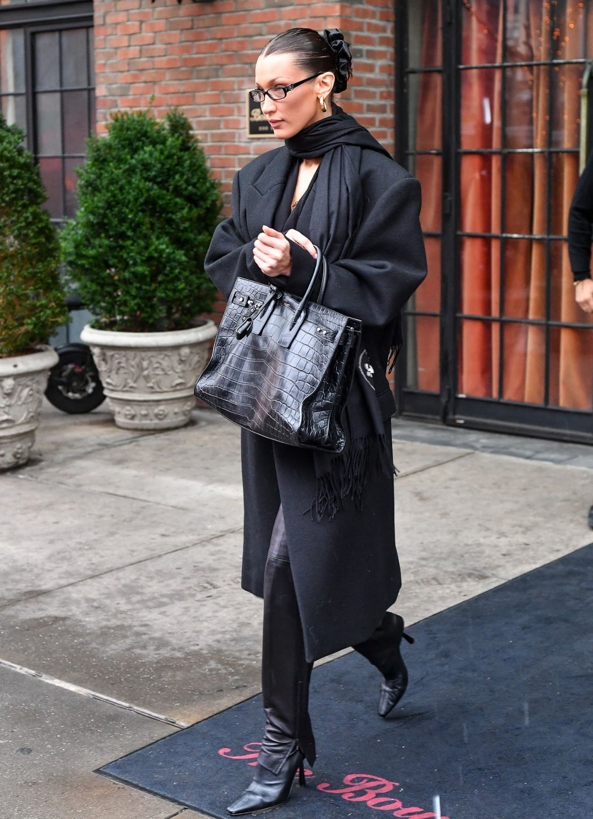 Chic All-Black Ensemble with a Long Coat Chic All-Black Ensemble with a Long Coat — Trendy Office Siren Outfits