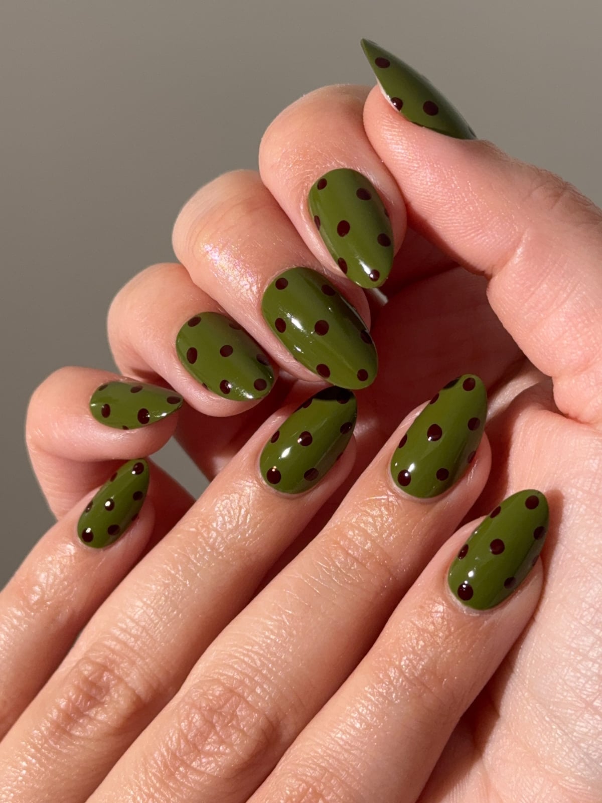 Glossy Olive Green Dark Red Dot Medium Almond Nails Glossy Olive Green Dark Red Dot Medium Almond Nails — Trendy Olive Green Nails