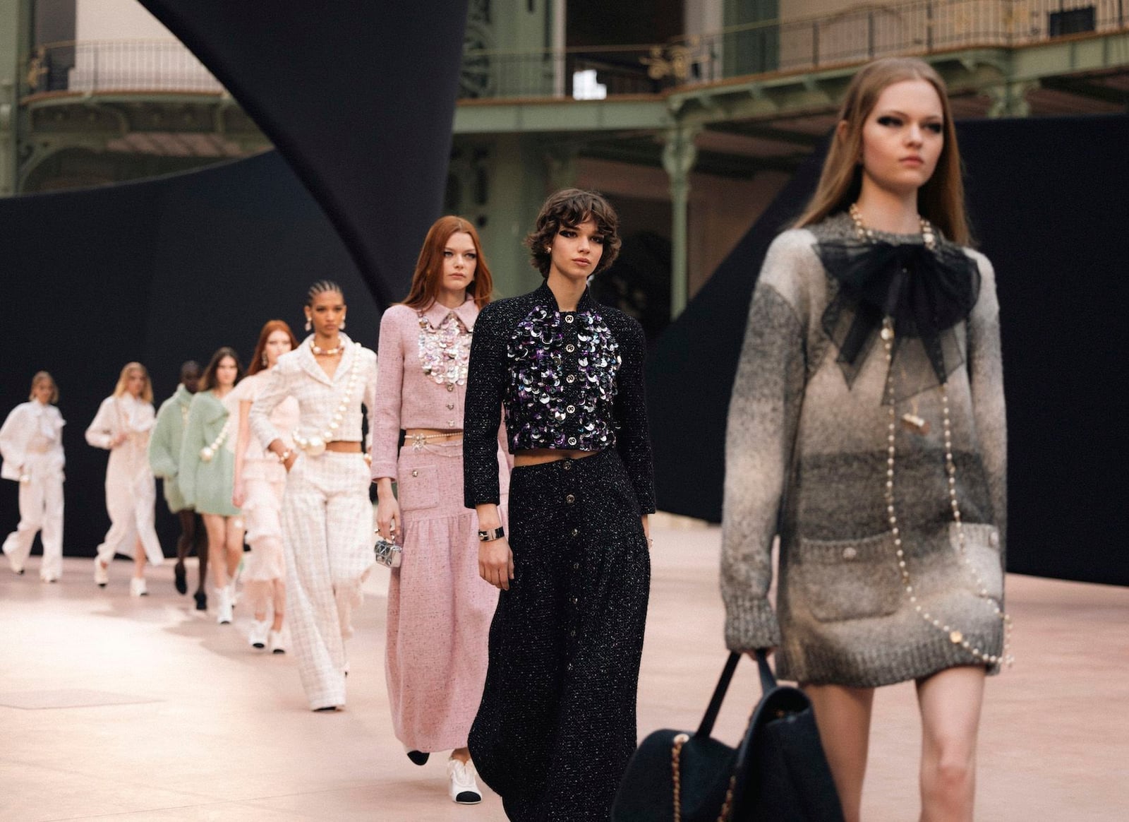 Paris Fashion Week Autumn Winter 2025 Standout Shows Paris Fashion Week Autumn Winter 2025 Standout Shows — Trendy Opera Outfits