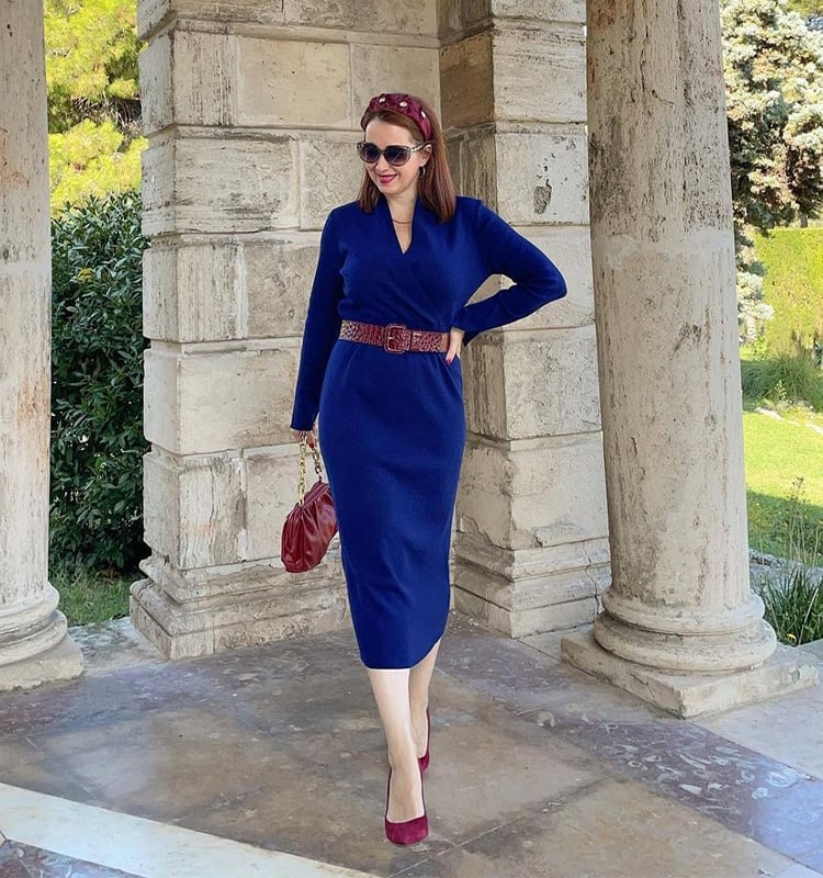 Royal Blue Knitted Midi Dress With Burgundy Pumps Royal Blue Knitted Midi Dress With Burgundy Pumps — Trendy Opera Outfits