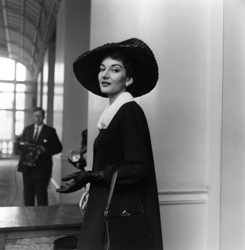 Structured Black Coat Dress With White Collar and Hat Structured Black Coat Dress With White Collar and Hat — Trendy Opera Outfits