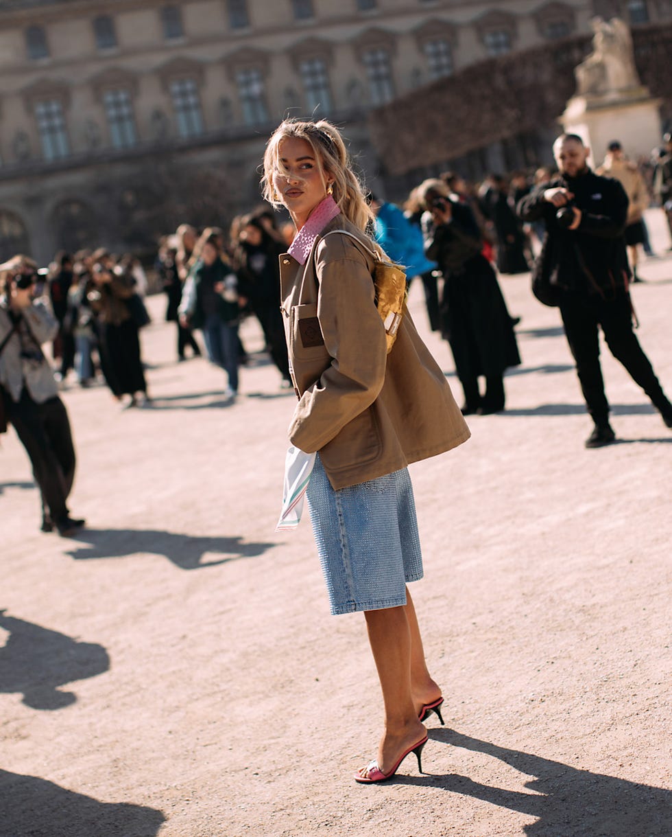 Tan Jacket with Denim Shorts and Pink Mules — Trendy Parisian Style