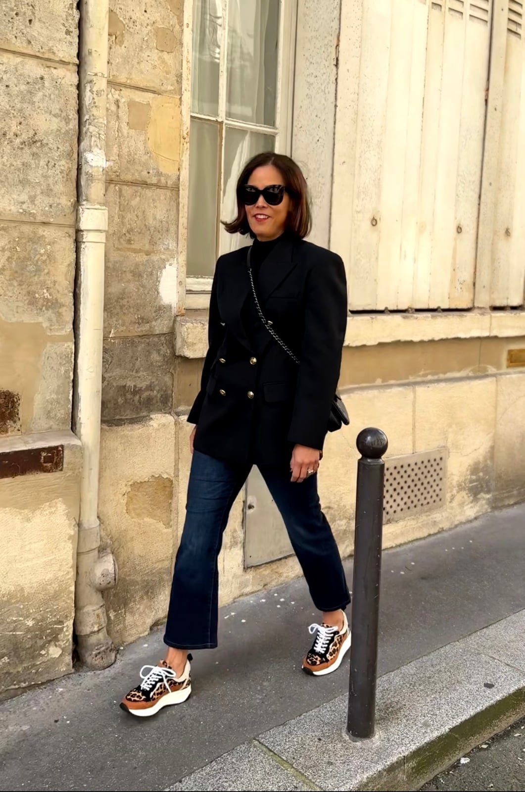 Oversized Black Blazer with Flared Jeans and Leopard Sneakers — Trendy Parisian Style