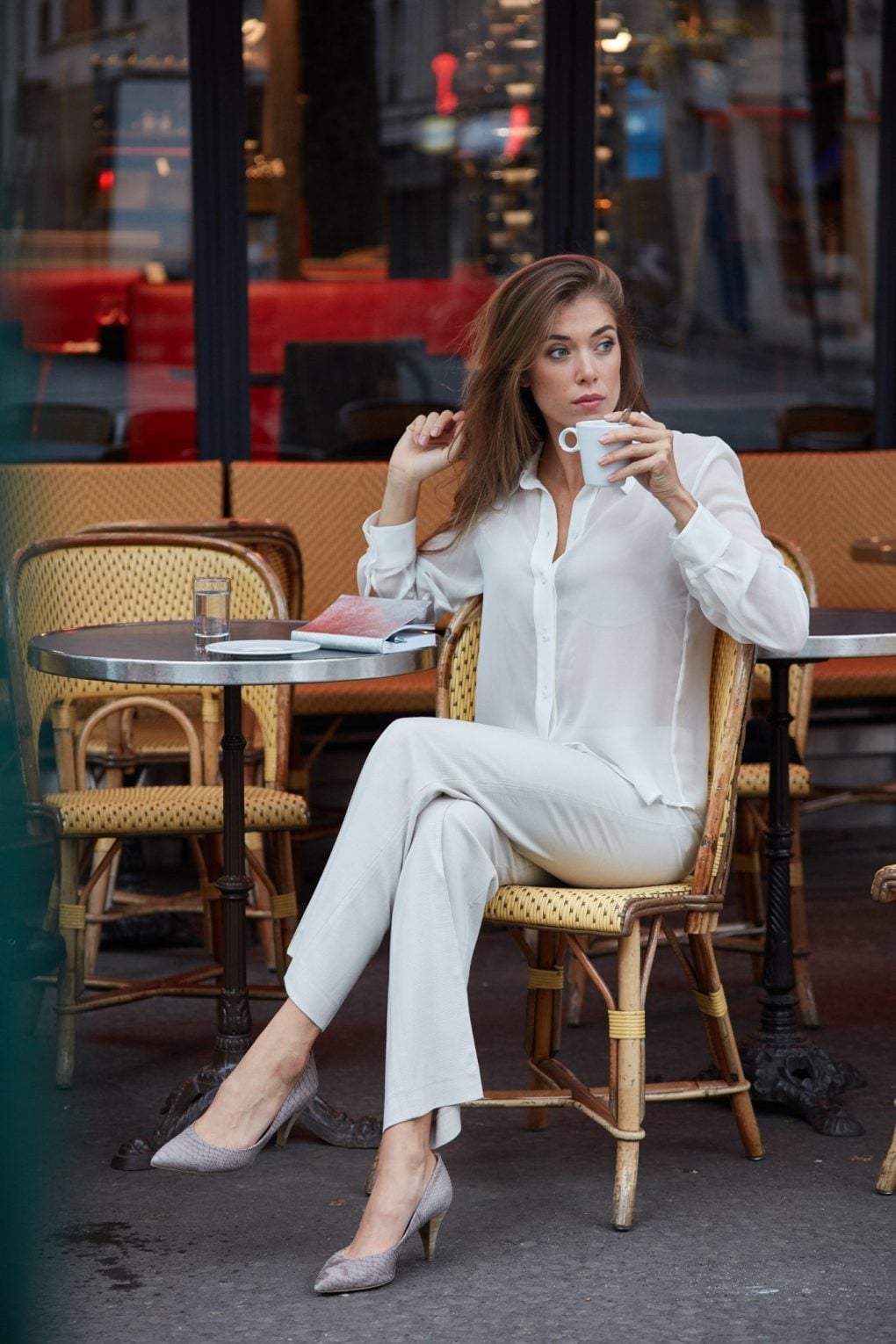 White Linen Suit for Smart Casual Daywear — Trendy Parisian Style