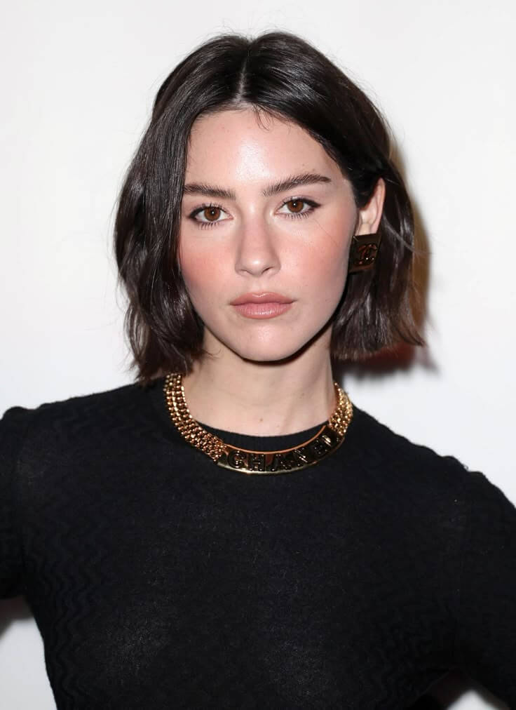 Blunt Bob With Middle Part Blunt Bob With Middle Part — Trendy Party Hair