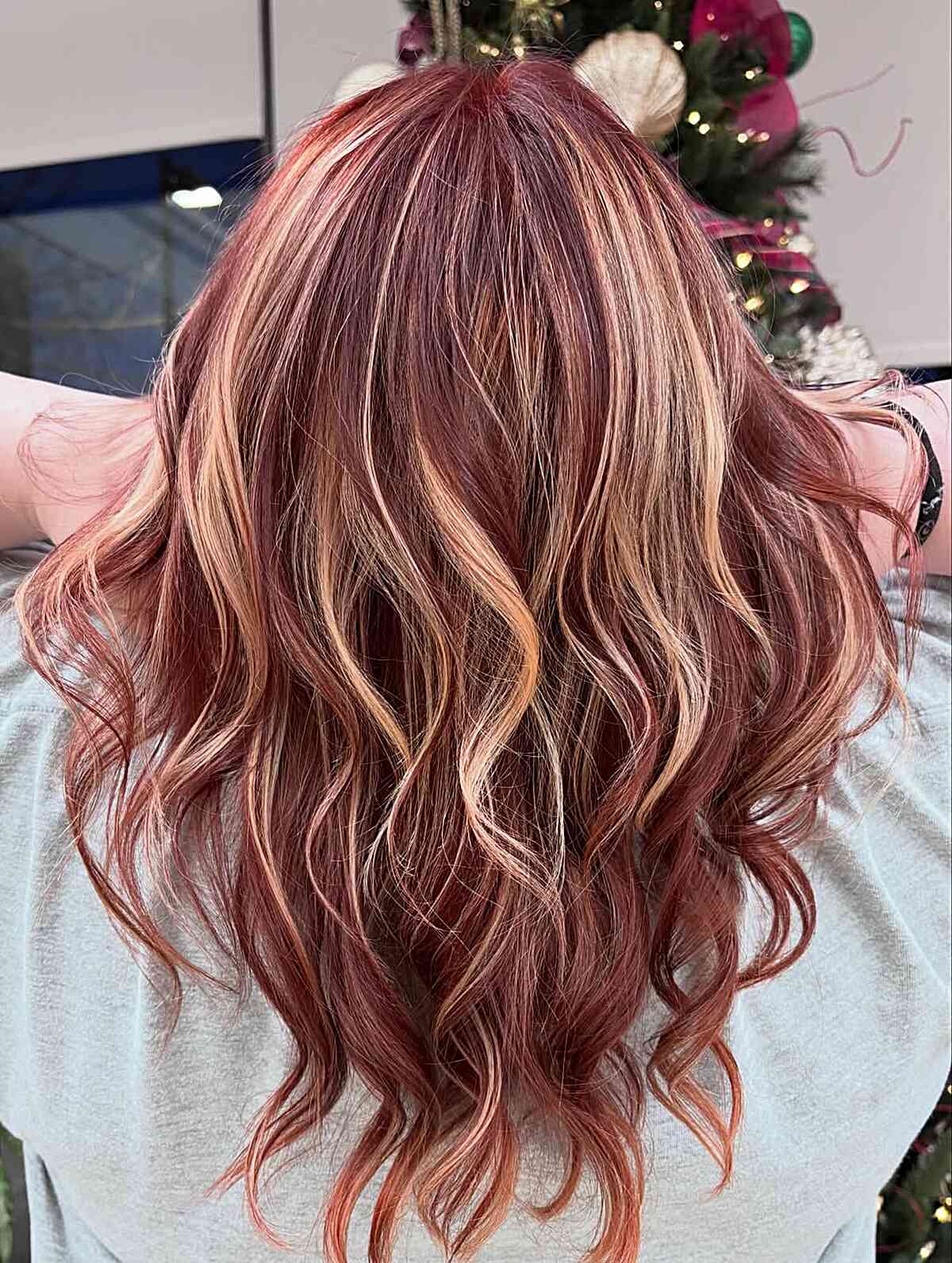 Deep Red With Prominent Blonde Highlights Deep Red With Prominent Blonde Highlights — Trendy Red Hair with Highlights