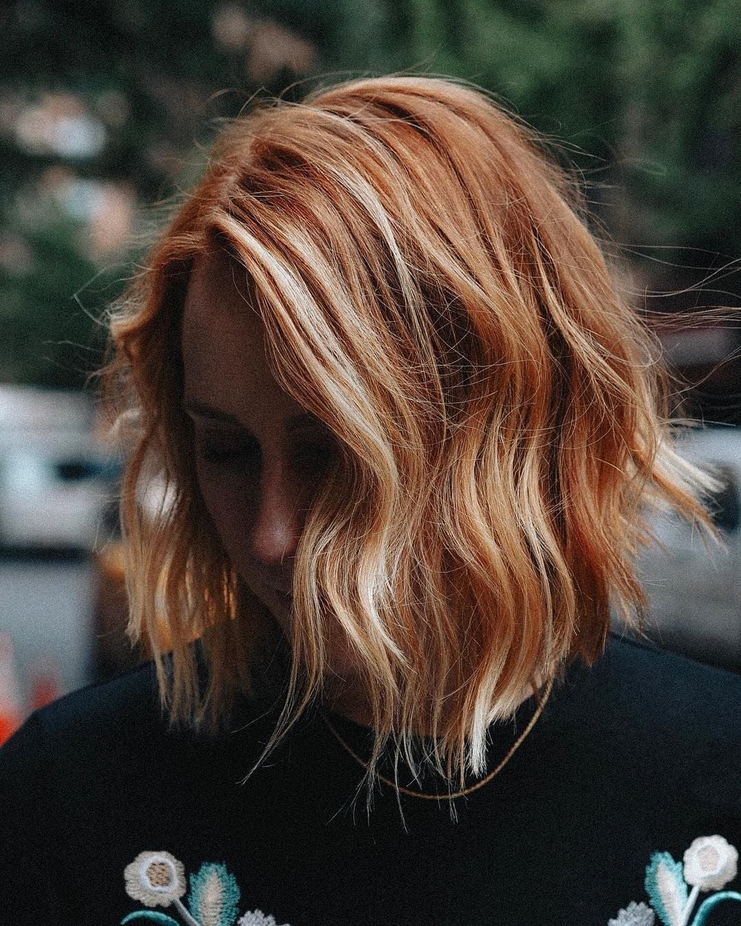 Wavy Bob With Natural Blonde Highlights Wavy Bob With Natural Blonde Highlights — Trendy Red Hair with Highlights