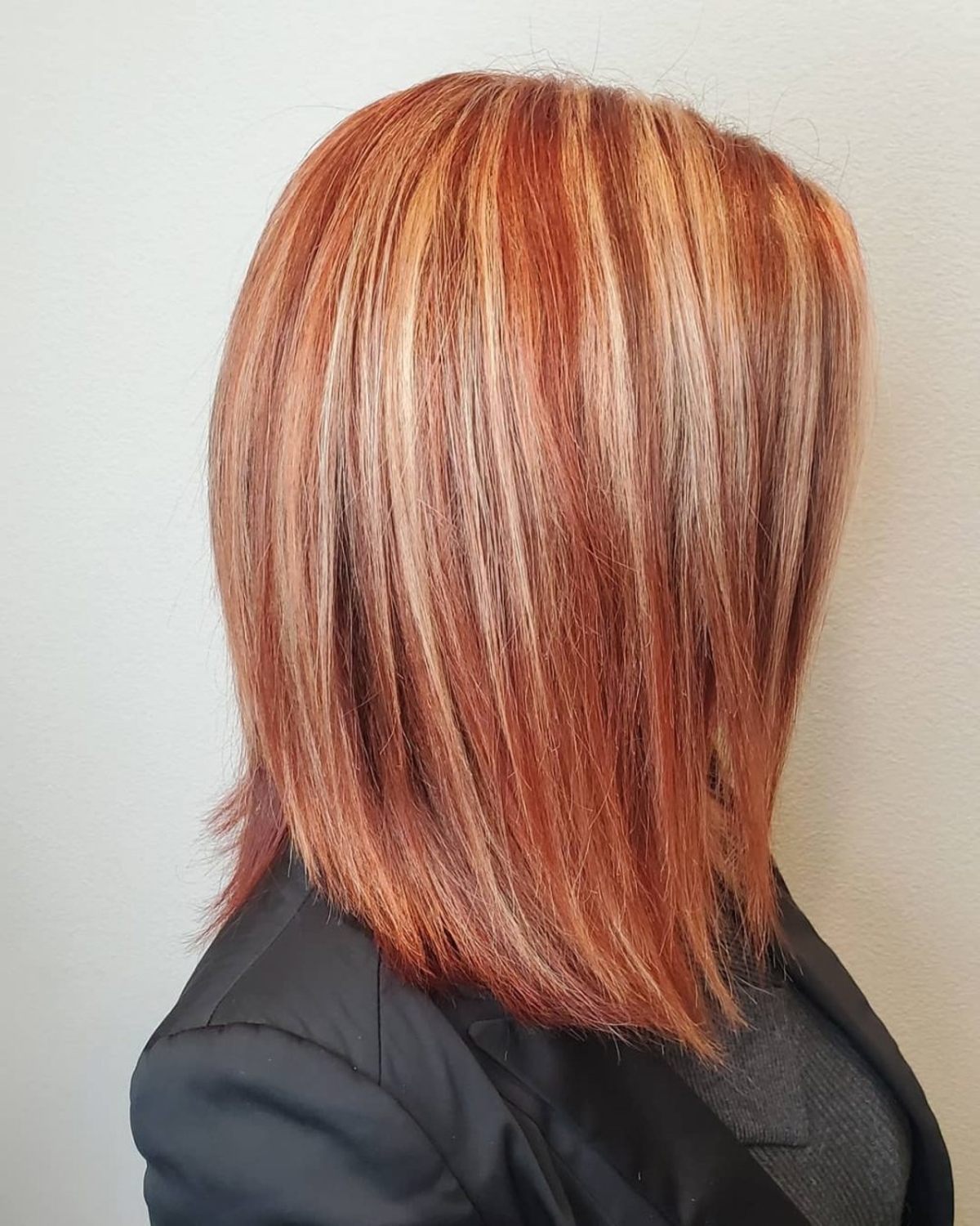 Collarbone Lob With Blonde Highlights Collarbone Lob With Blonde Highlights — Trendy Red Hair with Highlights